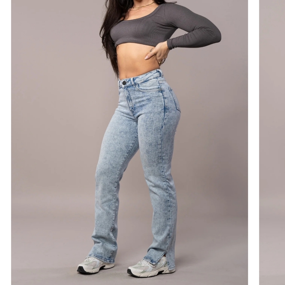 FITJEANS Women's Light Blue Straigh Leg Jeans